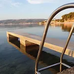 Πανσιόν & Ivanovic Kaštela