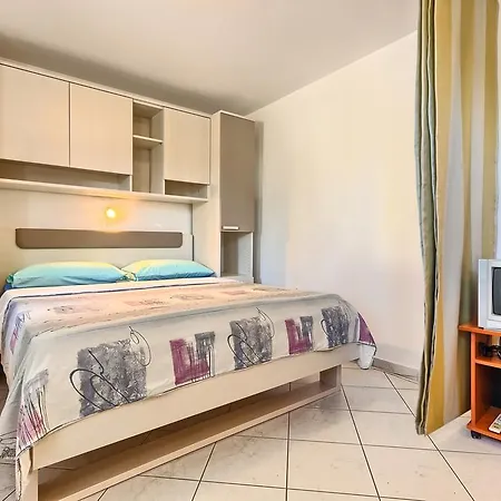 & Ivanovic Kastela