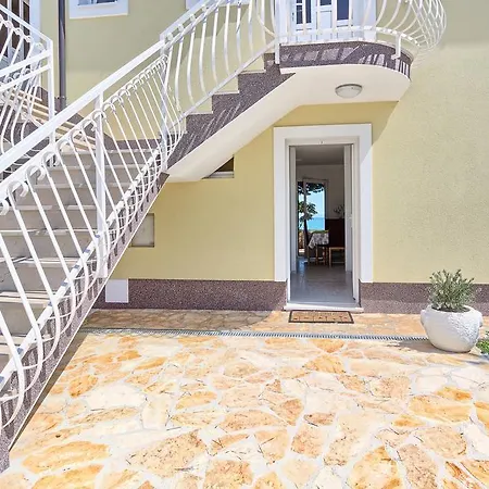 Guest house & Ivanovic 3*