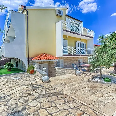 Guest house & Ivanovic