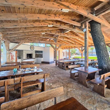 بيت ضيافة & Ivanovic Kaštela