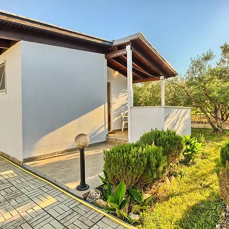 & Ivanovic بيت ضيافة 3*